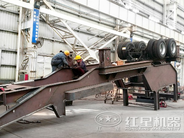 車(chē)載移動(dòng)破碎機(jī)生產(chǎn)車(chē)間