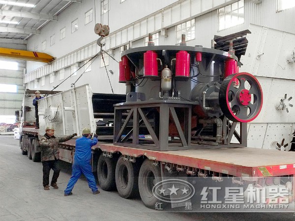裝車、發(fā)貨的圓錐破碎機